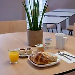普瑞米尔波尔多南维勒纳夫道尔侬经典酒店 酒店 *
